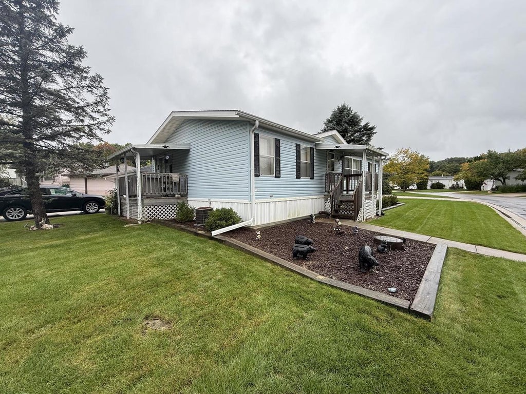 Photo of 603 Topaz TRAIL, Lannon, WI 53046 (MLS # 2033865)