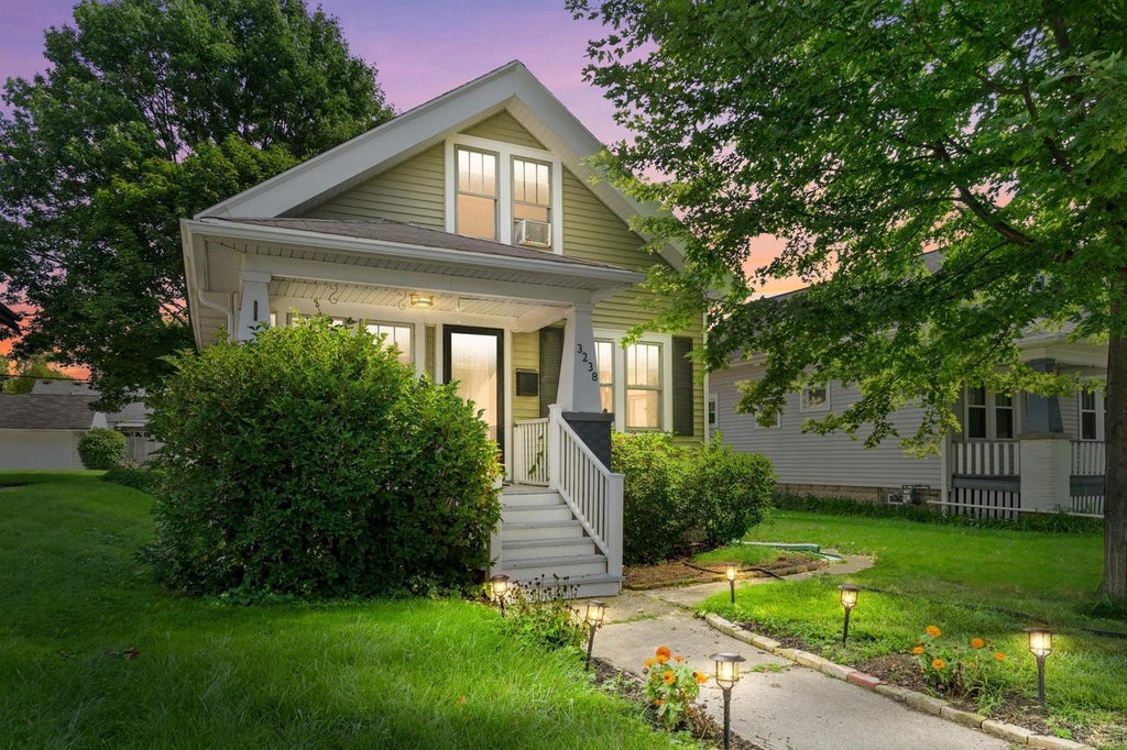 Photo of 3238 S Griffin AVENUE, Milwaukee, WI 53207 (MLS # 1978629)