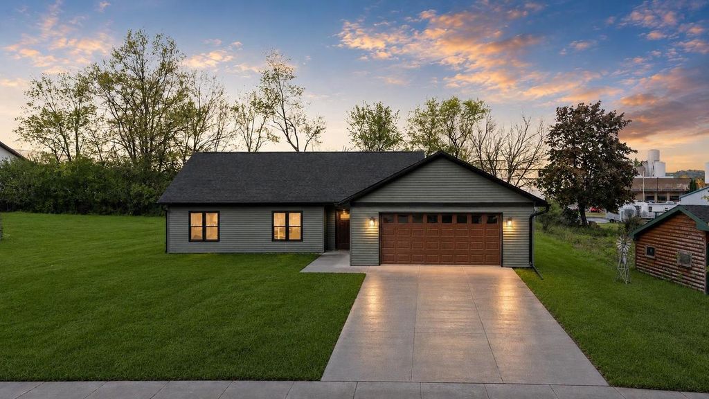 Photo of 1126 Maple STREET, Reedsburg, WI 53959 (MLS # 2023174)