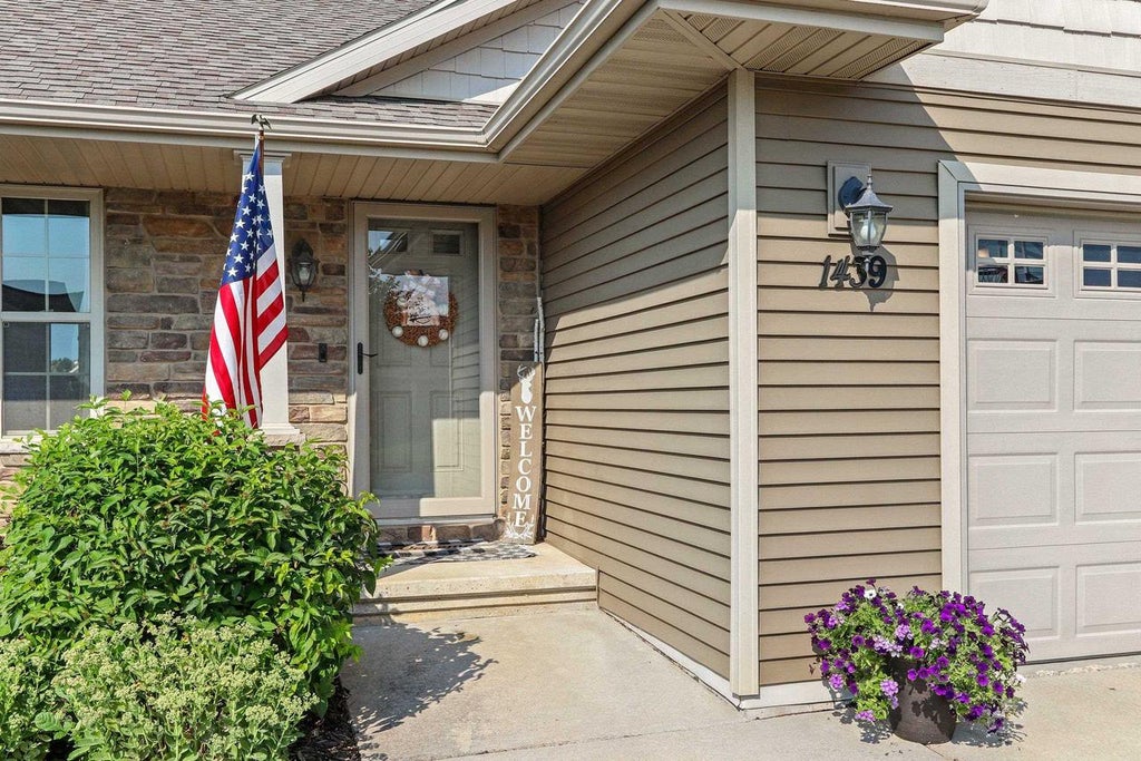 Photo of 1439 Navigator WAY, De Pere, WI 54115 (MLS # 50330174)