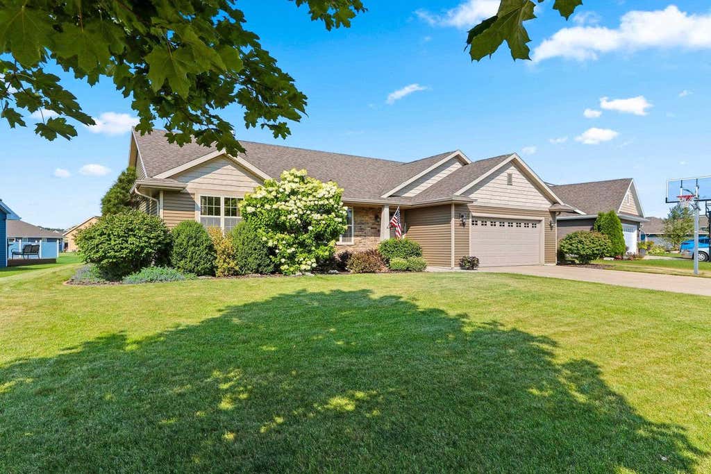 Photo of 1439 Navigator WAY, De Pere, WI 54115 (MLS # 50330174)