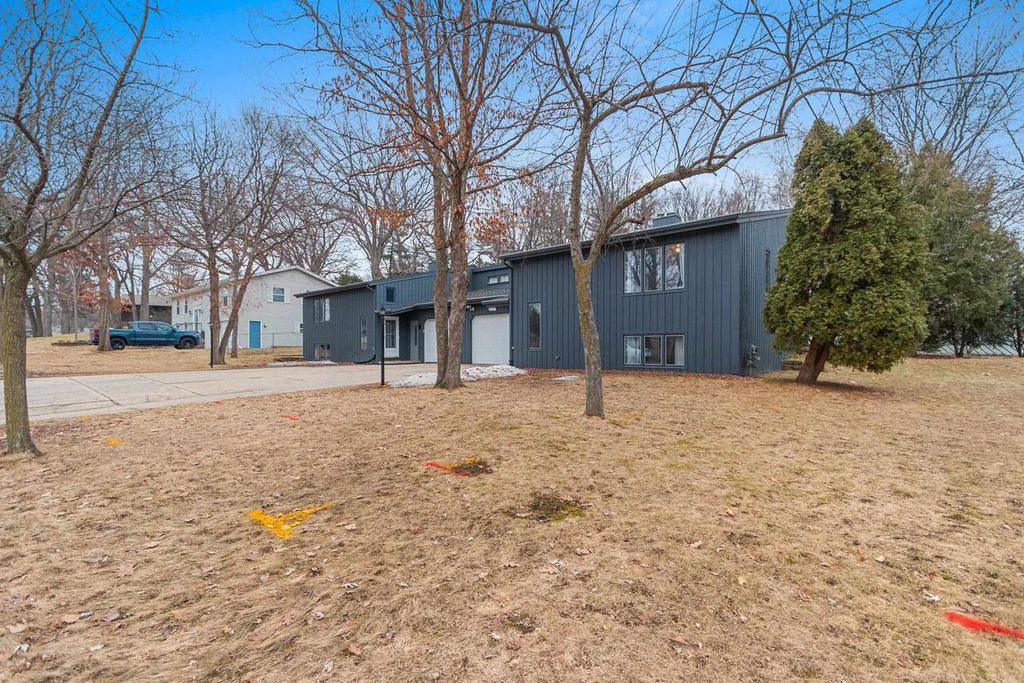 Photo of 2252 Deer TRAIL, Green Bay, WI 54302 (MLS # 50321943)