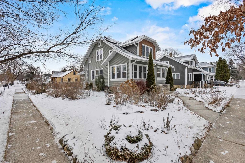 Photo of 726 Sherman Ave W, Fort Atkinson, WI 53538 (MLS # 50320748)