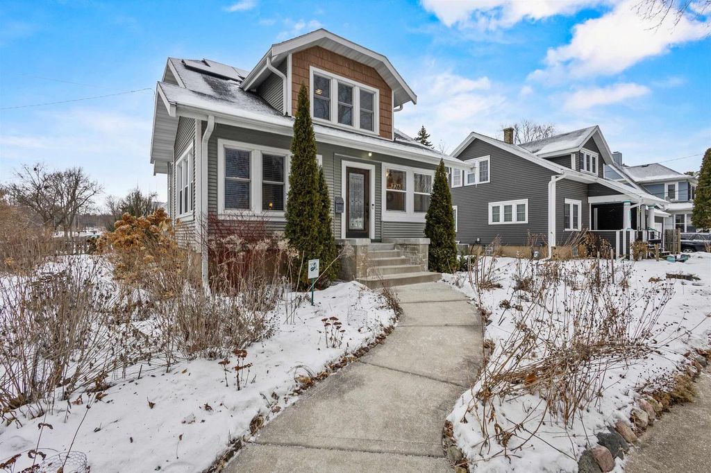 Photo of 726 Sherman Ave W, Fort Atkinson, WI 53538 (MLS # 50320748)