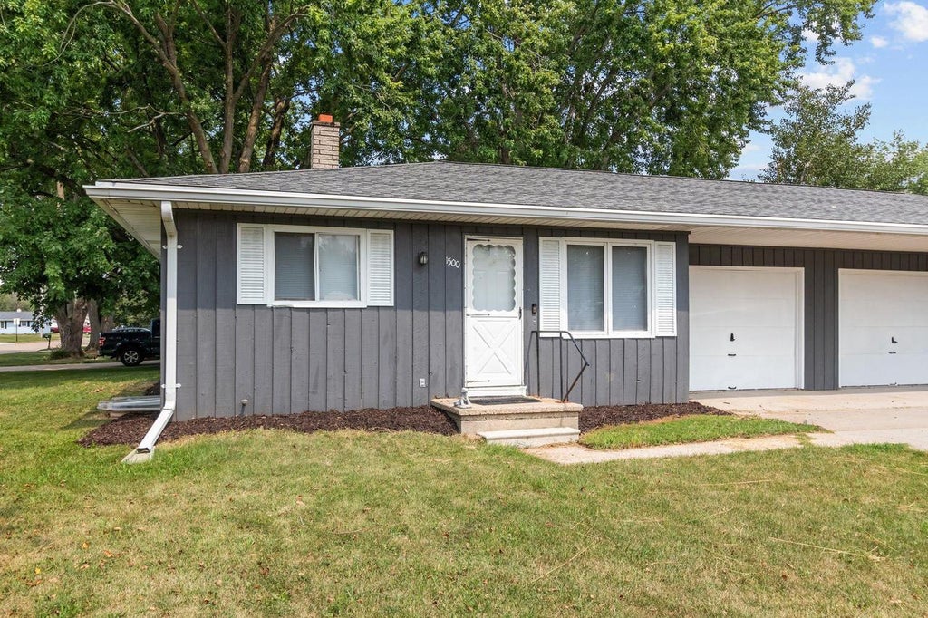 Photo of 1500 Greendale STREET, Menasha, WI 54952 (MLS # 50330981)
