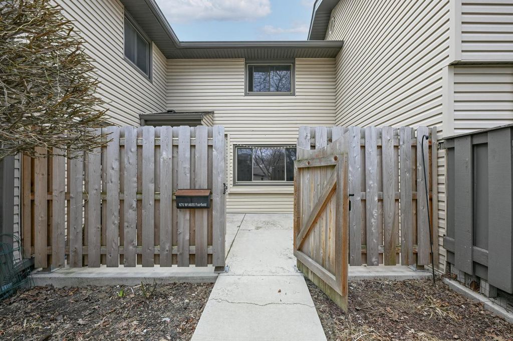 Photo of N76W14655 Fairfield COURT, Menomonee Falls, WI 53051 (MLS # 1956779)