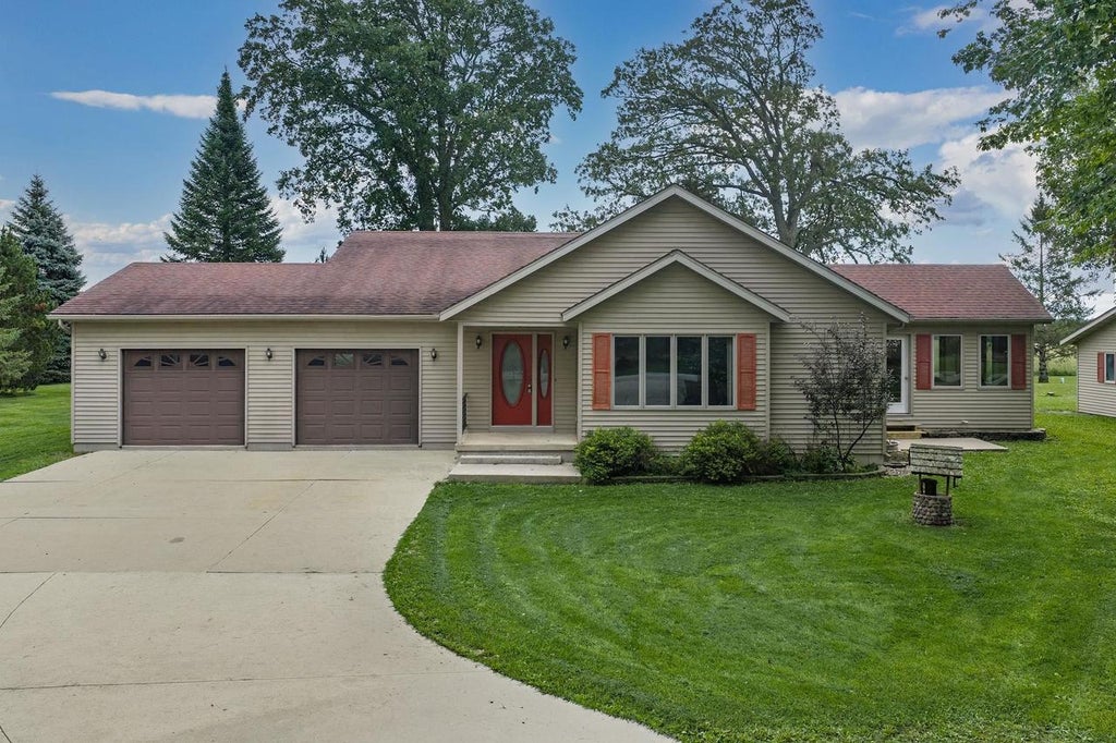 Photo of N3299 Hickory DRIVE, Waupun, WI 53963 (MLS # 2033509)