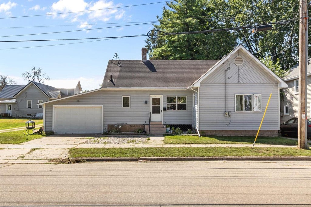 Photo of 22 E 12th STREET, Clintonville, WI 54929 (MLS # 50331849)