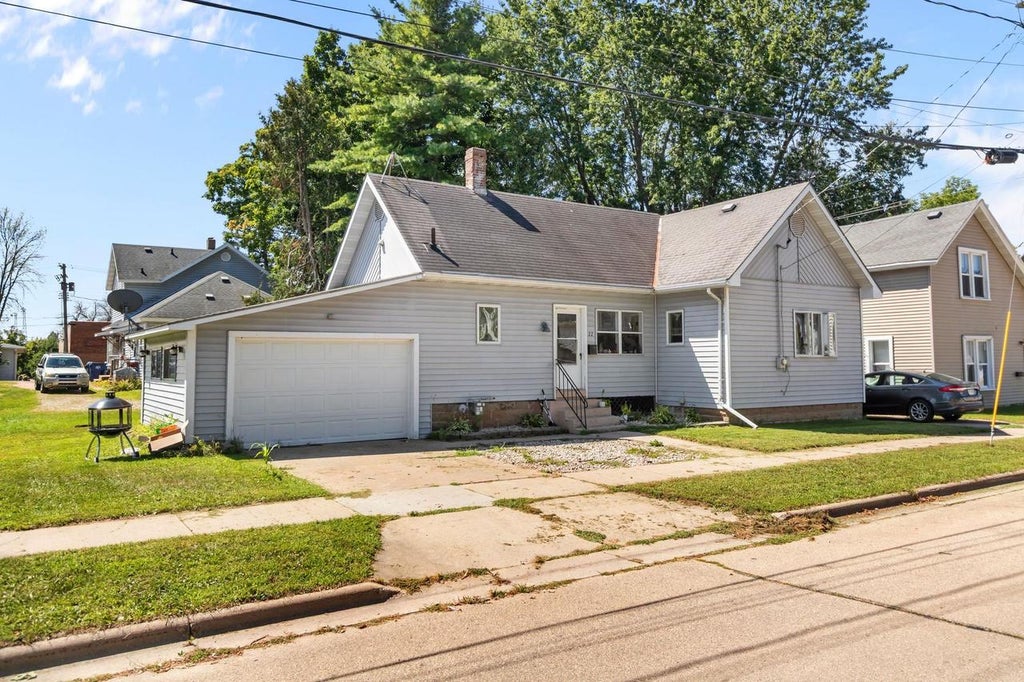 Photo of 22 E 12th STREET, Clintonville, WI 54929 (MLS # 50331849)