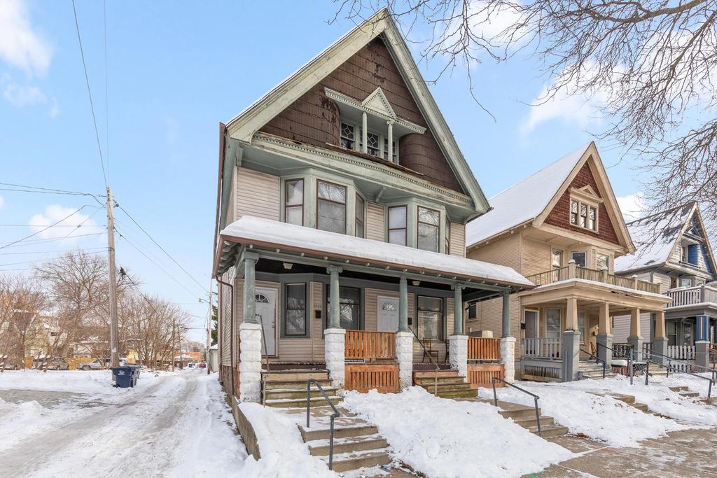 Photo of 3058 N Richards STREET, Milwaukee, WI 53212 (MLS # 1943264)