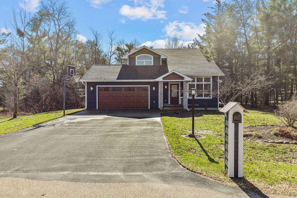 Photo of 1350 Crimson COURT, Plover, WI 54467 (MLS # 22601443)