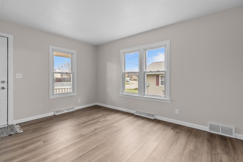 Photo of 901 9th STREET, Menasha, WI 54952 (MLS # 50318537)