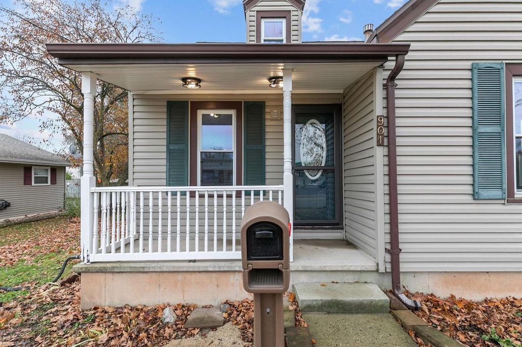 Photo of 901 9th STREET, Menasha, WI 54952 (MLS # 50318537)