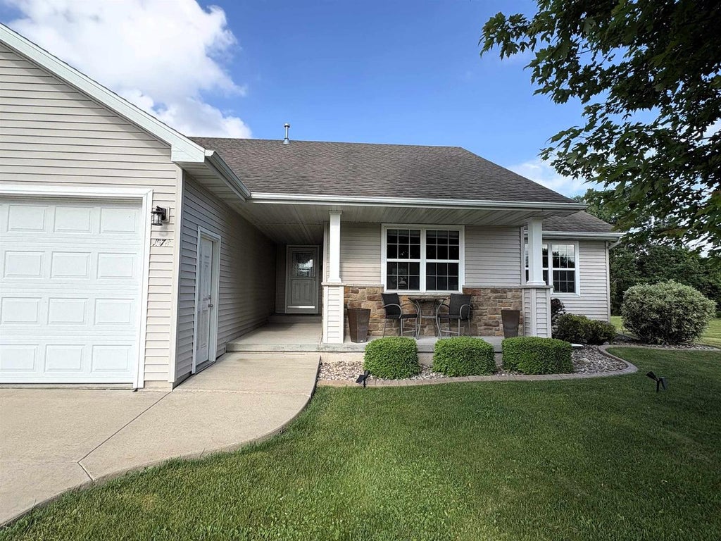 Photo of 1578 Lone Oak DRIVE, Neenah, WI 54956 (MLS # 50327098)