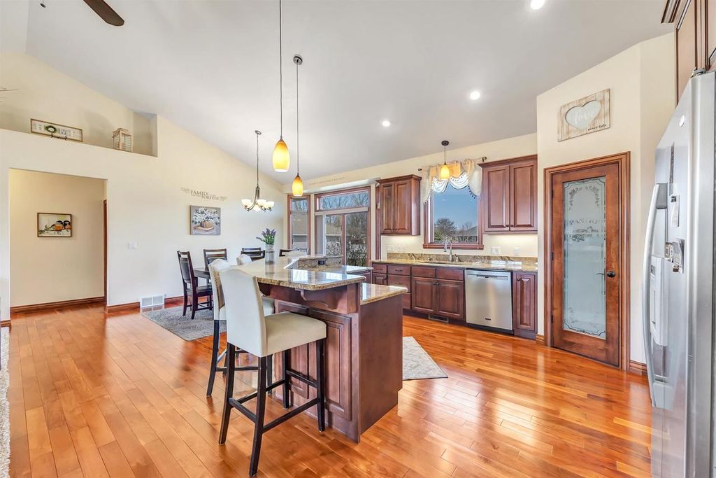 Photo of 334 Whispering Creek COURT, Green Bay, WI 54303 (MLS # 50323363)