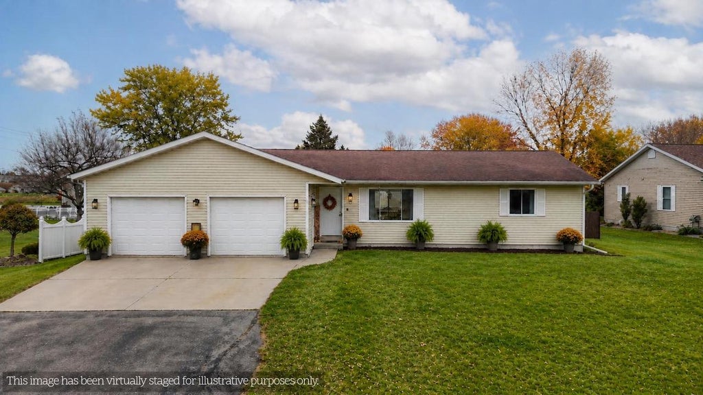 Photo of 725 N Juno AVENUE, Marshfield, WI 54449 (MLS # 22605387)