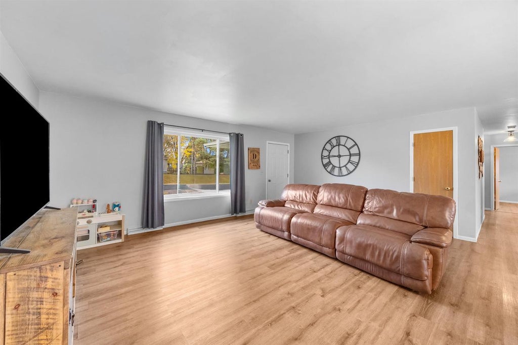 Photo of 725 N Juno AVENUE, Marshfield, WI 54449 (MLS # 22605387)