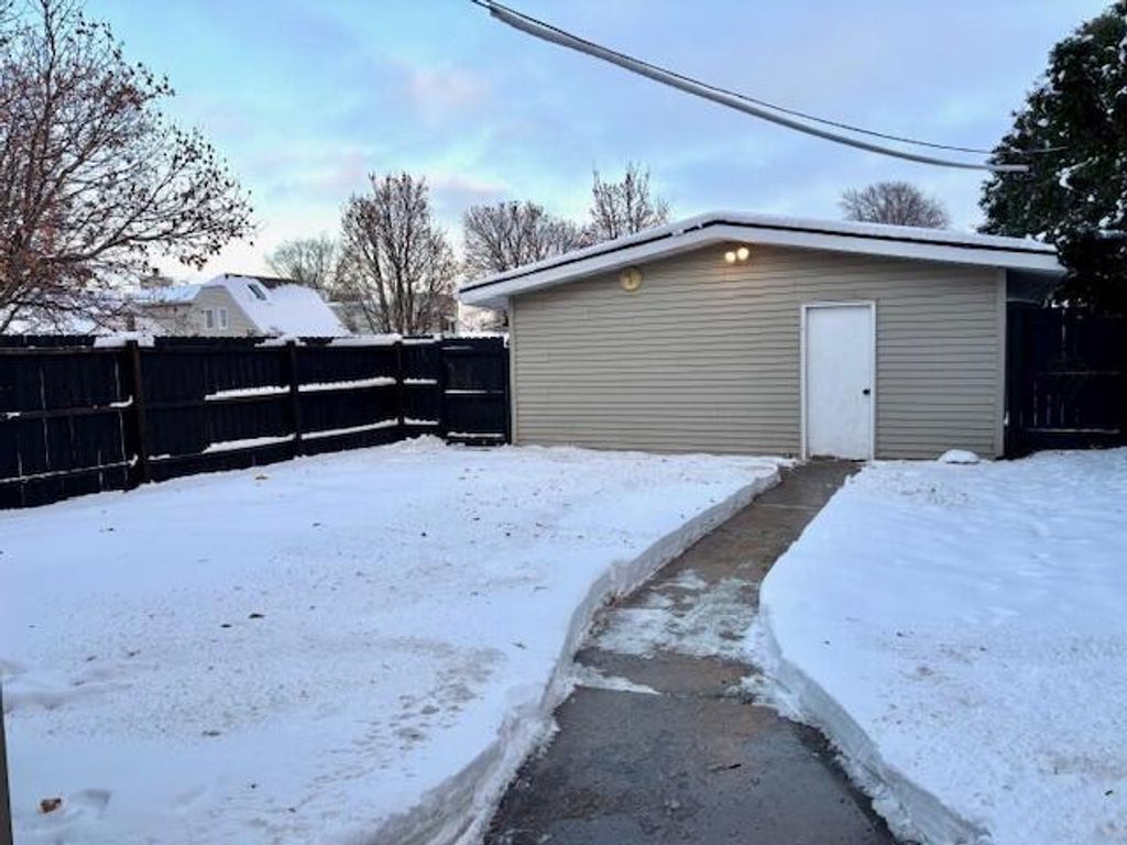 Photo of 2921 Michigan AVENUE, Sheboygan, WI 53081 (MLS # 1944484)