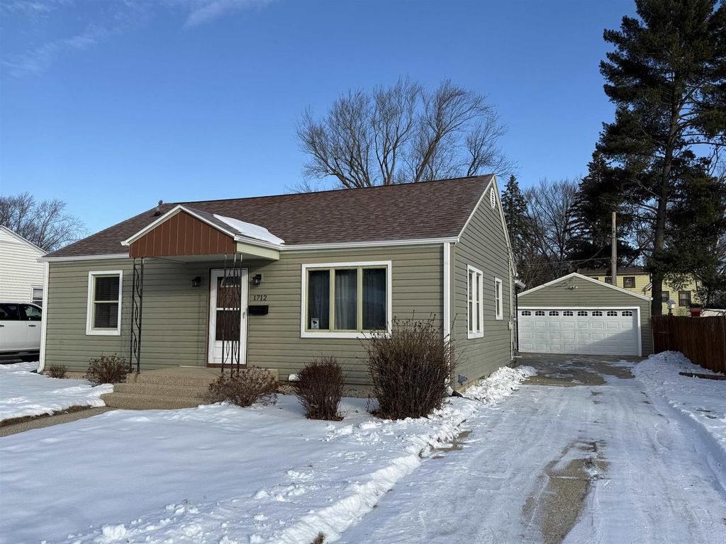 Photo of 1712 Mole AVENUE, Janesville, WI 53548 (MLS # 2016138)