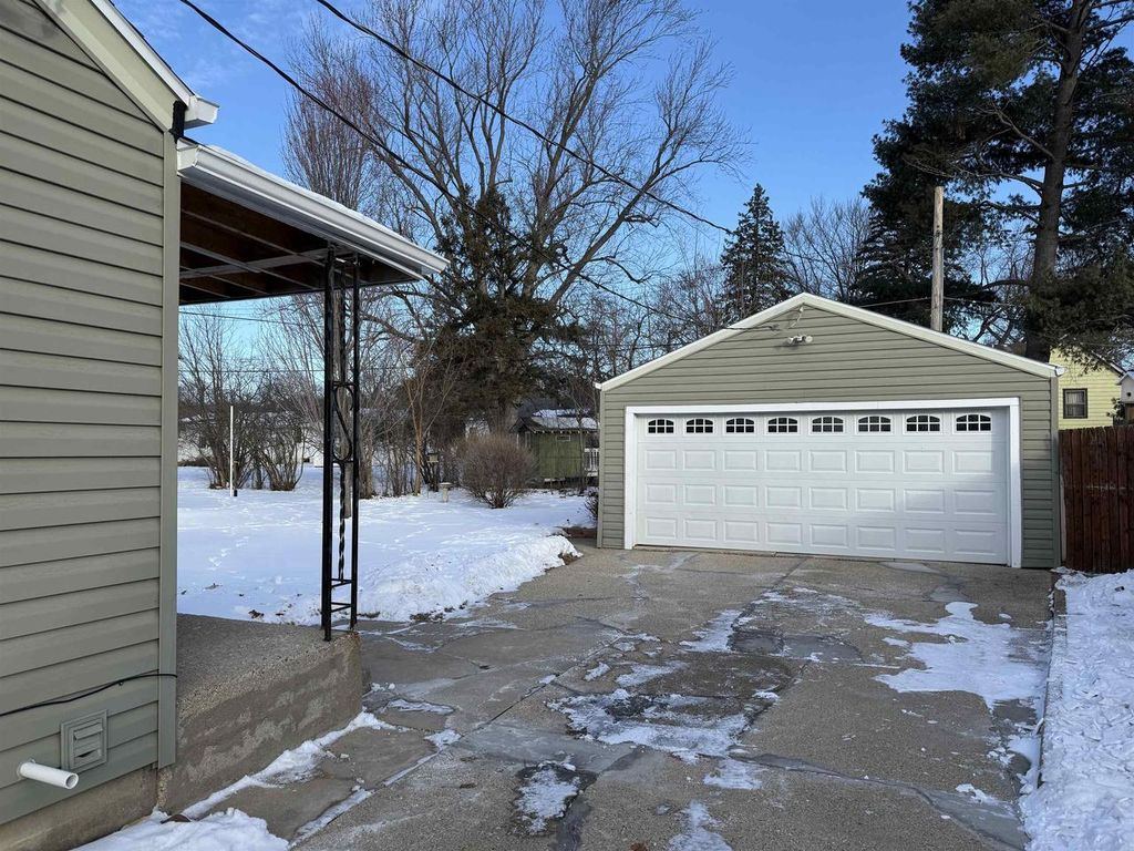 Photo of 1712 Mole AVENUE, Janesville, WI 53548 (MLS # 2016138)