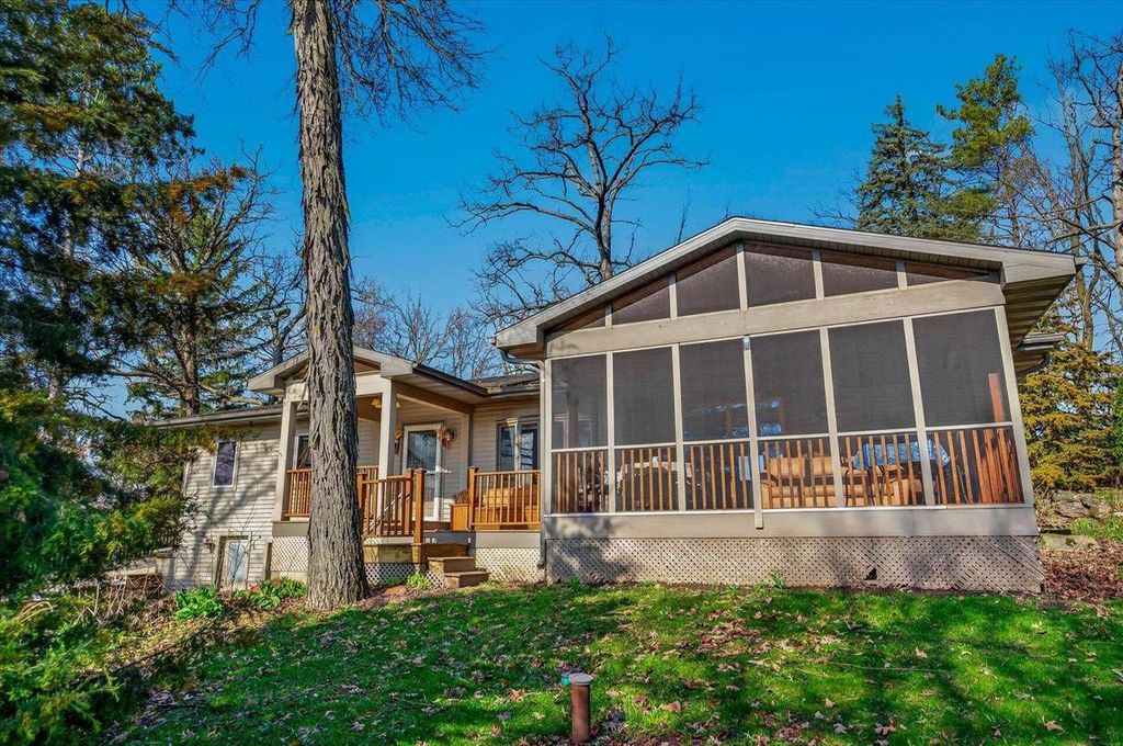 Photo of 6097 Hellenbrand ROAD, Waunakee, WI 53597 (MLS # 2020925)