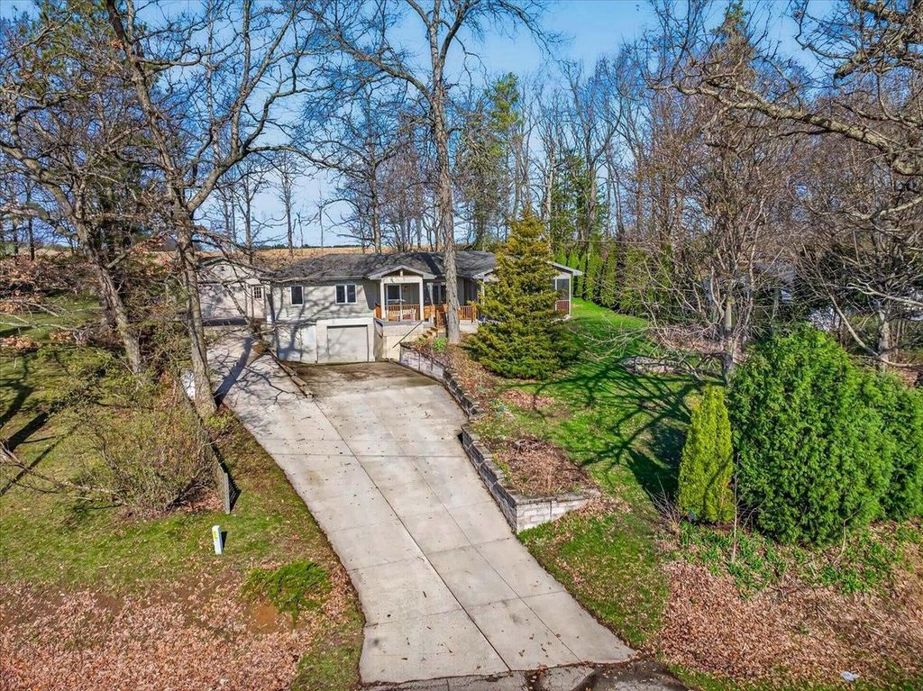 Photo of 6097 Hellenbrand ROAD, Waunakee, WI 53597 (MLS # 2020925)