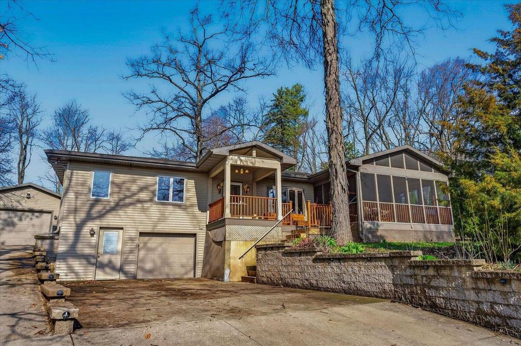 Photo of 6097 Hellenbrand ROAD, Waunakee, WI 53597 (MLS # 2020925)