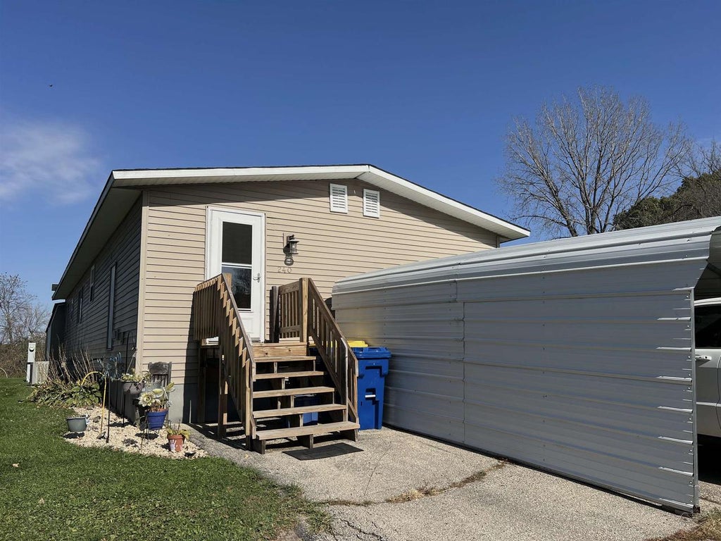 Photo of 240 Ridgewood DRIVE, Viroqua, WI 54665 (MLS # 2035262)