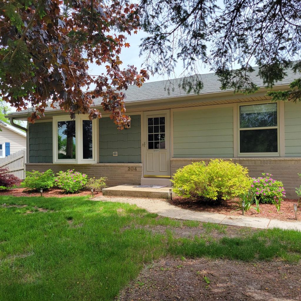 Photo of 204 Judge DRIVE, Saukville, WI 53080 (MLS # 1963380)