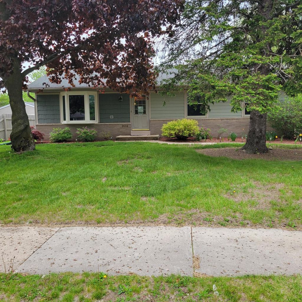 Photo of 204 Judge DRIVE, Saukville, WI 53080 (MLS # 1963380)