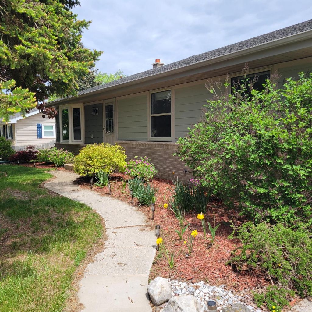 Photo of 204 Judge DRIVE, Saukville, WI 53080 (MLS # 1963380)