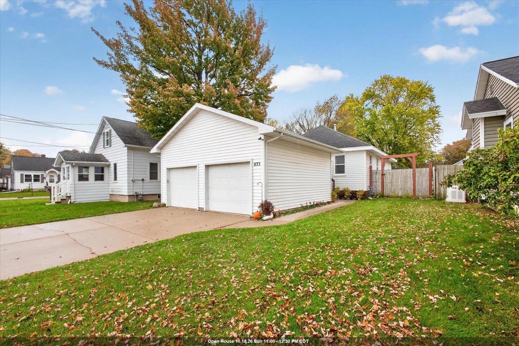 Photo of 833 Phoebe STREET, Green Bay, WI 54303 (MLS # 50334468)