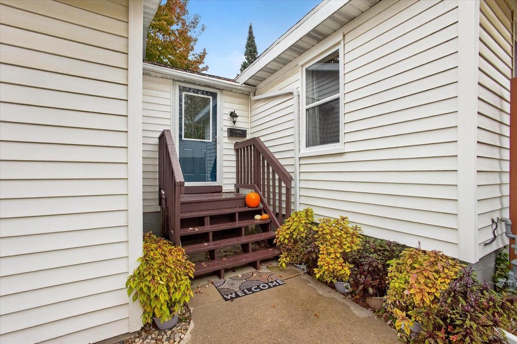 Photo of 833 Phoebe STREET, Green Bay, WI 54303 (MLS # 50334468)
