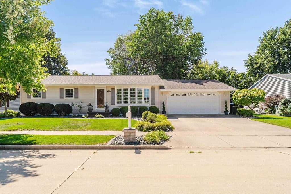 Photo of 841 Eckardt COURT, Oshkosh, WI 54902 (MLS # 50332509)