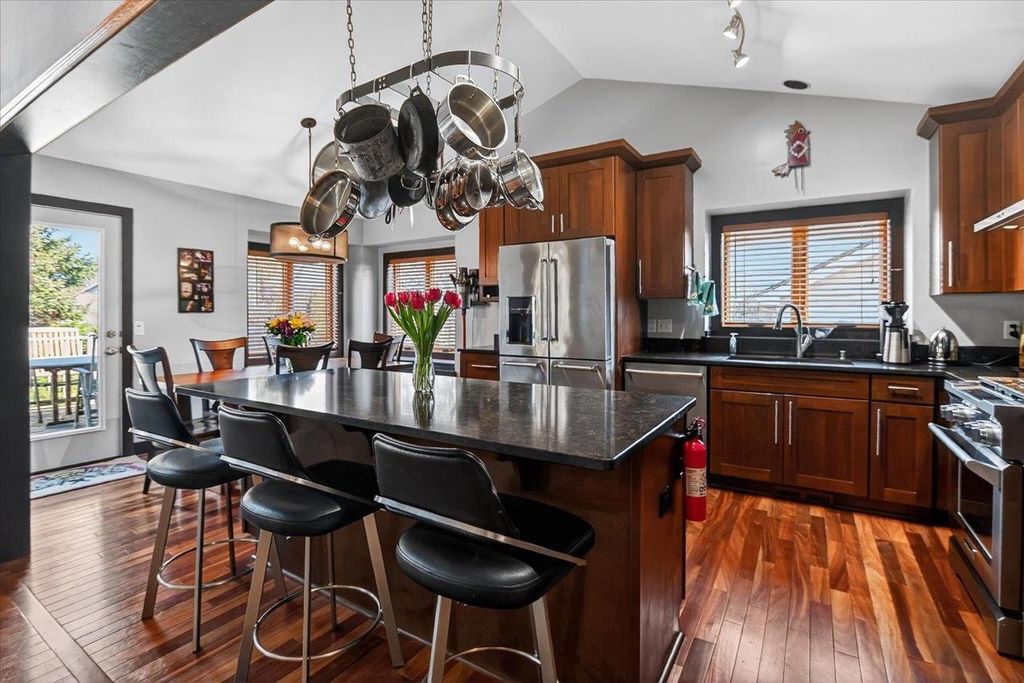 Photo of 5 Autumnwood CIRCLE, Madison, WI 53719 (MLS # 2016692)