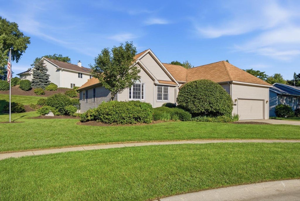 Photo of 809 Tuckaway COURT, Twin Lakes, WI 53181 (MLS # 1978945)