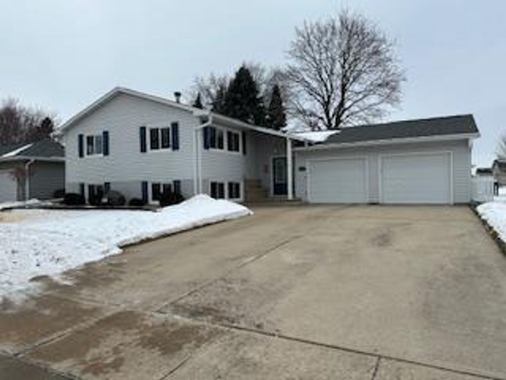Photo of 608 BEEKMAN STREET, Waupun, WI 53963 (MLS # 2014027)