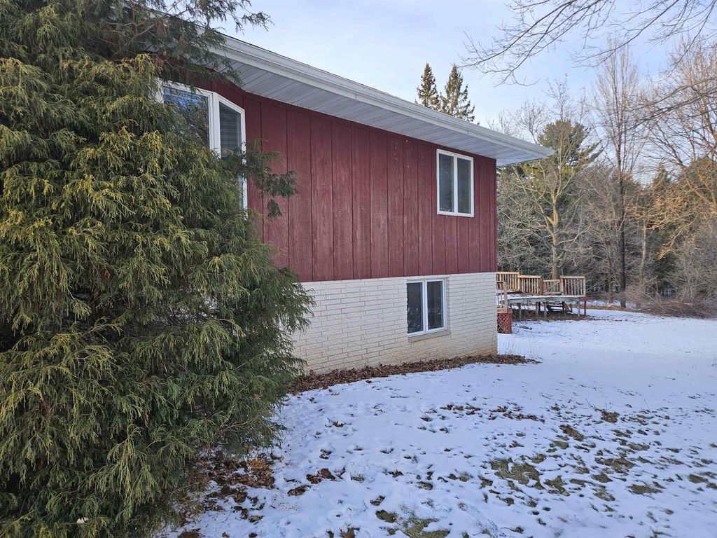 Photo of N5926 Walker ROAD, New Lisbon, WI 53950 (MLS # 2016127)