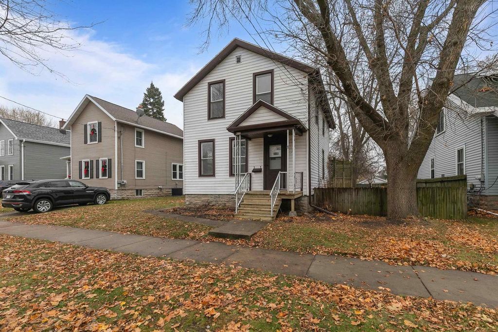 Photo of 819 Otter AVENUE, Oshkosh, WI 54901 (MLS # 50318705)