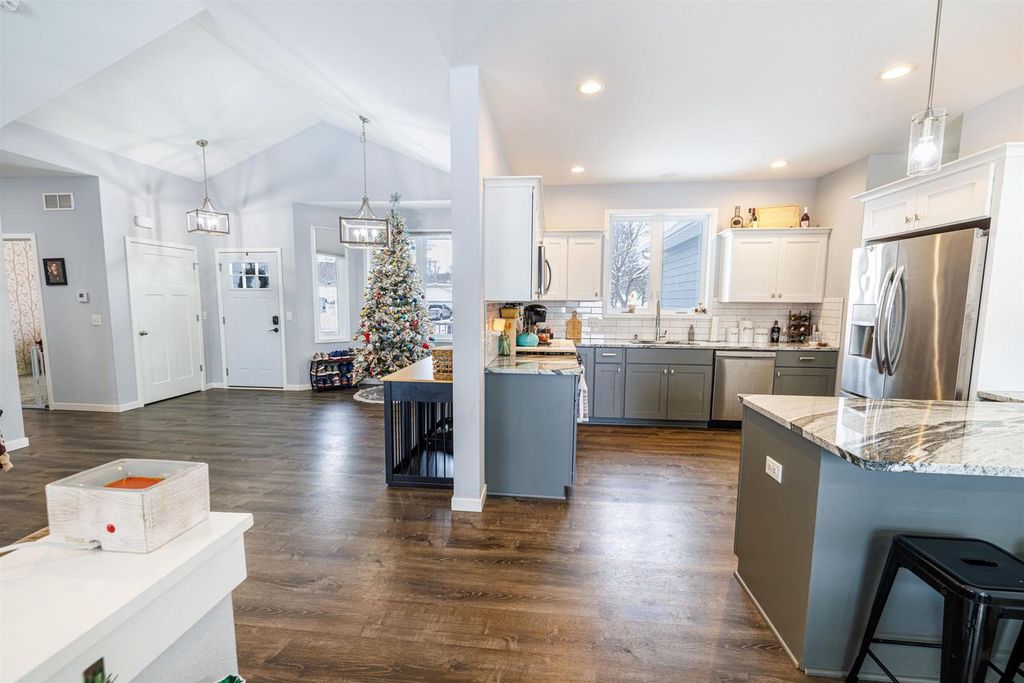 Photo of 914 Miller AVENUE, Janesville, WI 53548 (MLS # 2013339)