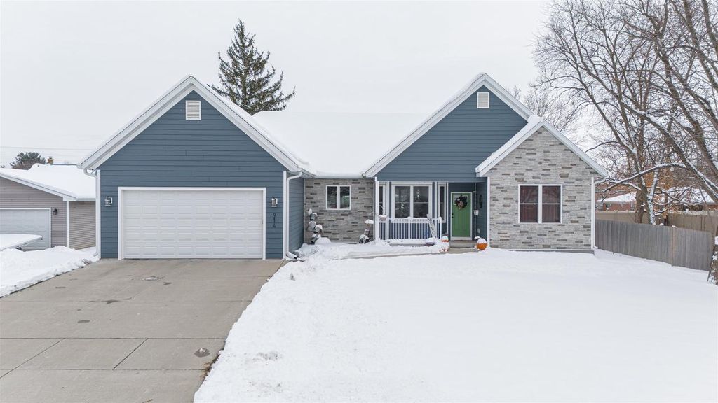 Photo of 914 Miller AVENUE, Janesville, WI 53548 (MLS # 2013339)