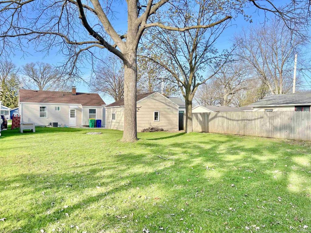 Photo of 899 Waverly PLACE, Green Bay, WI 54304 (MLS # 50324395)