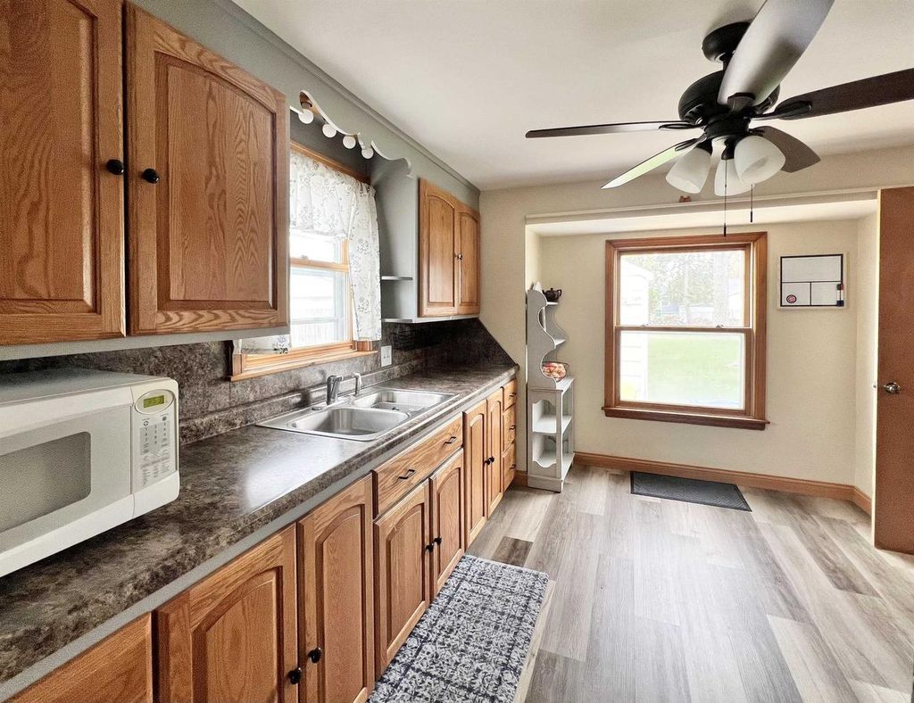 Photo of 899 Waverly PLACE, Green Bay, WI 54304 (MLS # 50324395)