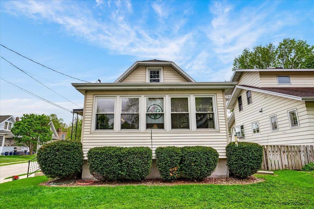 Photo of 1104 Lawrence STREET, Madison, WI 53715 (MLS # 2020736)
