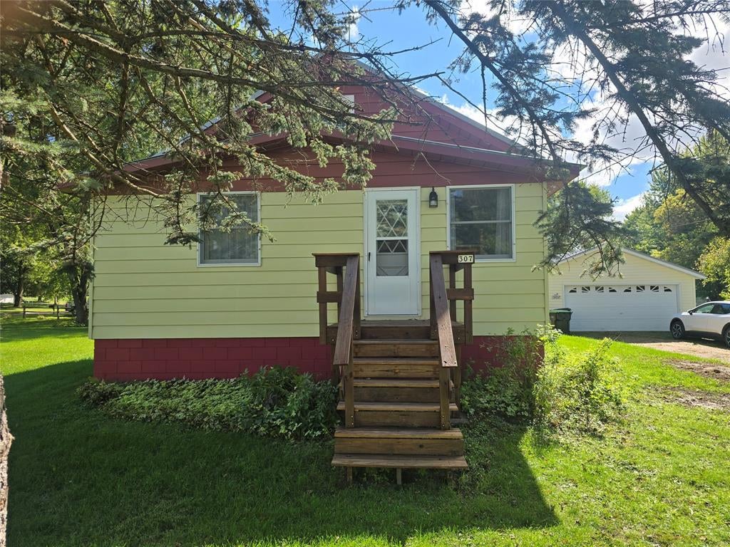 Photo of 307 E Begley STREET, Greenwood, WI 54437 (MLS # 1605383)