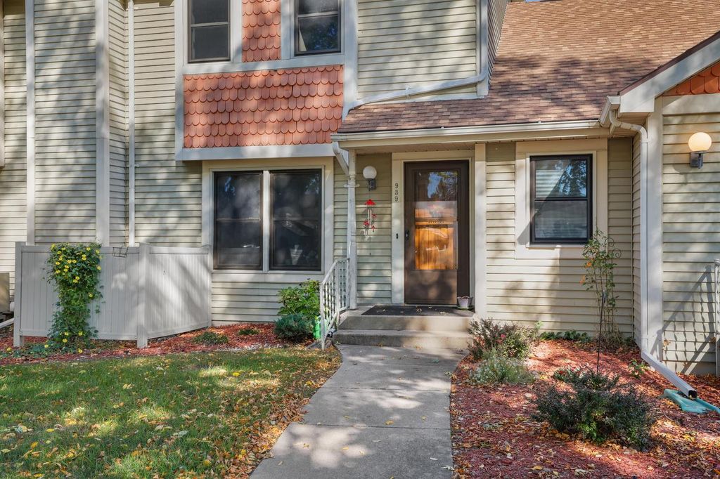 Photo of 939 Sunset PLACE, Onalaska, WI 54650 (MLS # 1939571)