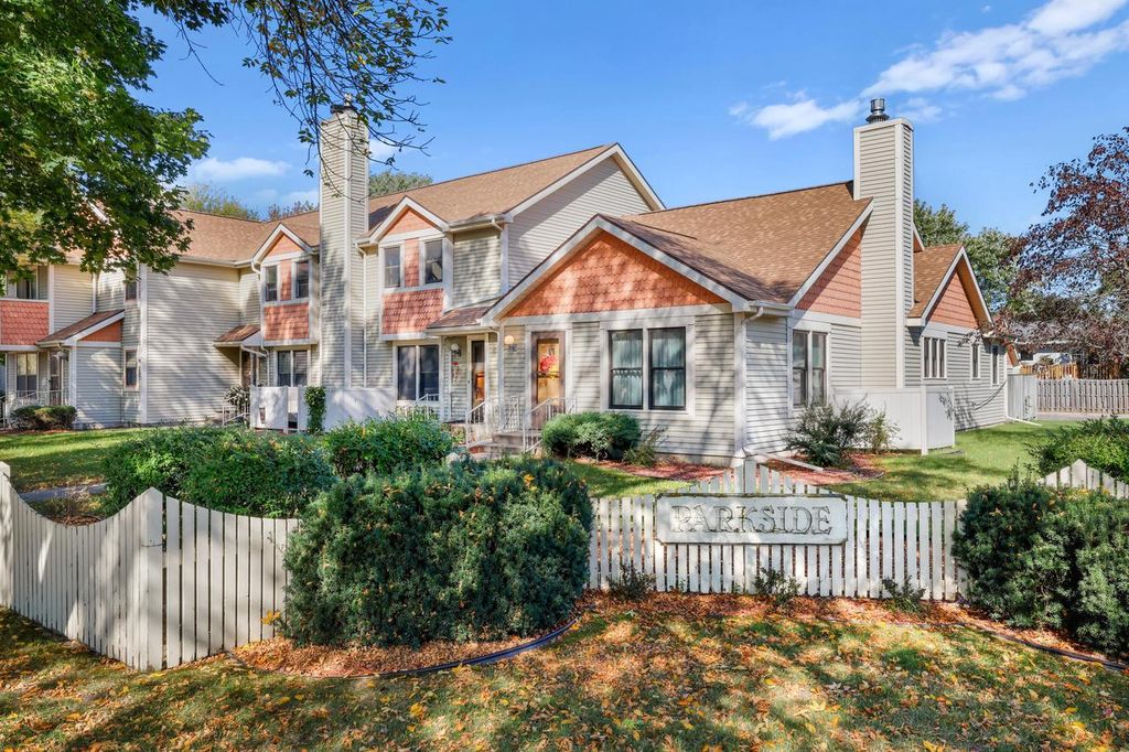 Photo of 939 Sunset PLACE, Onalaska, WI 54650 (MLS # 1939571)