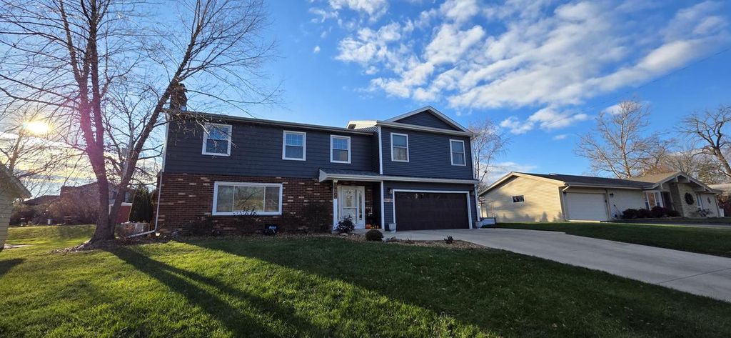 Photo of 1424 Hickory WAY, Racine, WI 53405 (MLS # 1944255)