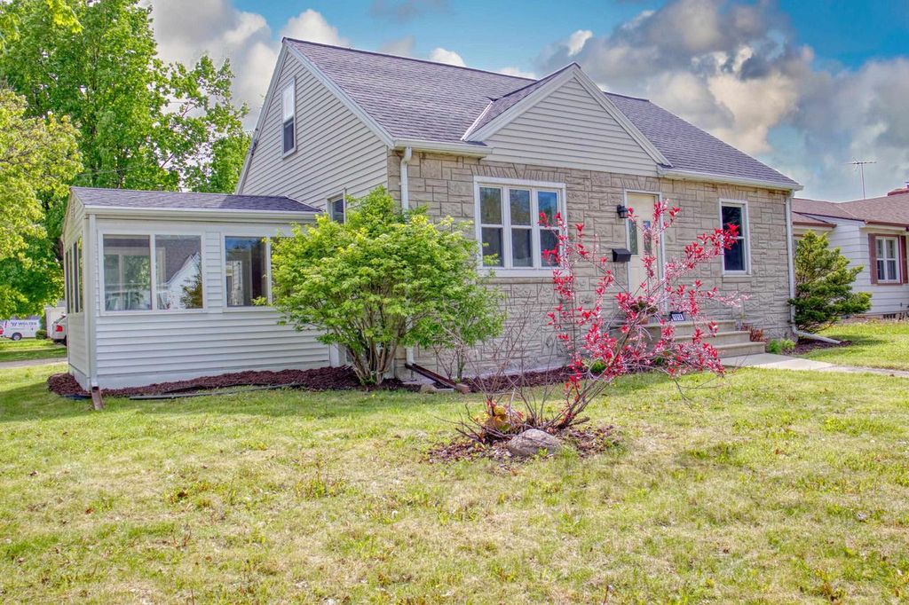 Photo of 1614 E Mason STREET, Green Bay, WI 54302 (MLS # 50326308)
