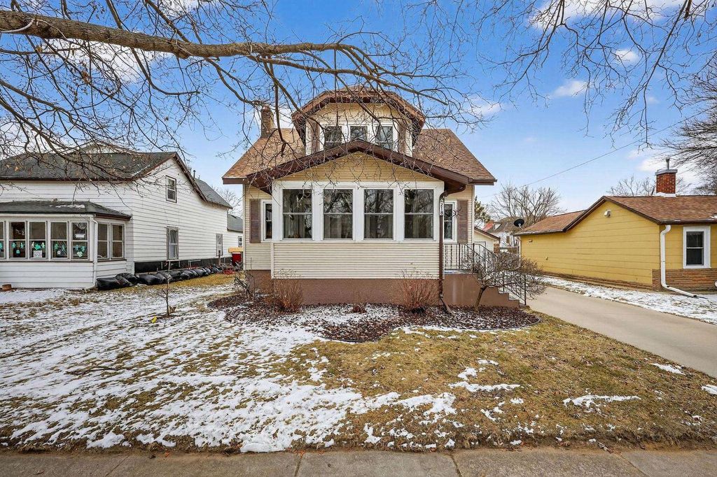 Photo of 218 E Pleasant STREET, Portage, WI 53901 (MLS # 2015934)